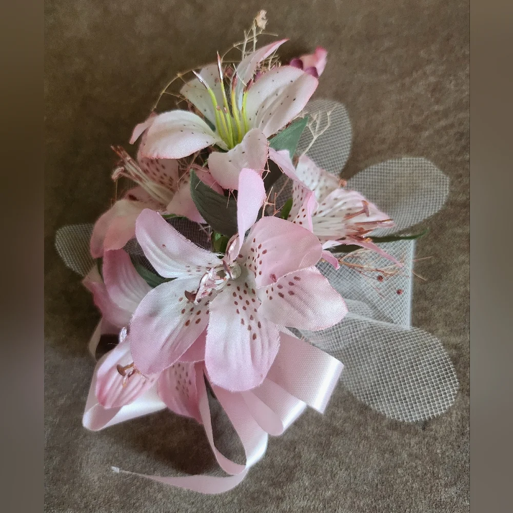 Wedding Lilly Pin